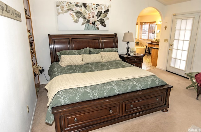 4635 Country River Dr, Fallon, NV 89406 - bedroom featuring carpet floors, arched walkways, baseboards, and ensuite bath