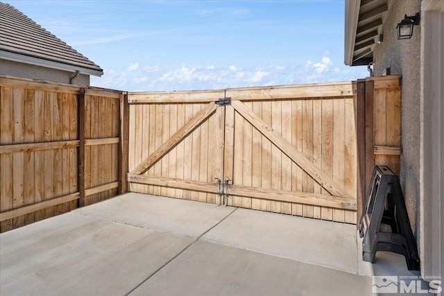 908 Sand Springs Dr, Sparks, NV 89441 - view of gate
