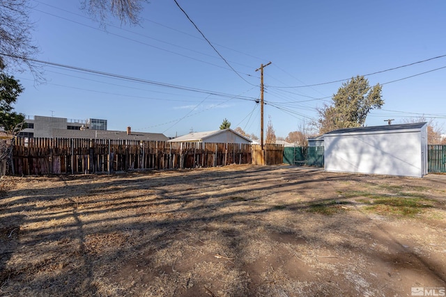 939 Bates Ave, Reno, NV 89502 - view of yard featuring fence