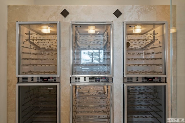 1150 Eagle Vista Ct, Reno, NV 89511 - wine area with beverage cooler