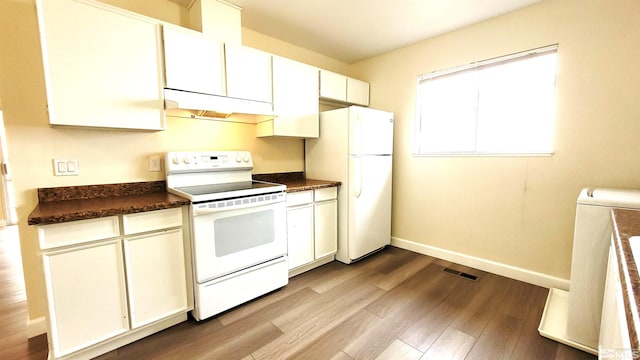 1285 Rayburn Dr, Reno, NV 89503 - kitchen featuring white appliances, under cabinet range hood, dark countertops, dark wood-style flooring, and baseboards
