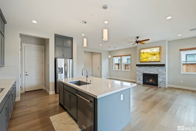 7393 Oakmont Ln, Sparks, NV 89441 - kitchen featuring a sink, ceiling fan, light wood-style flooring, gray cabinets, and recessed lighting