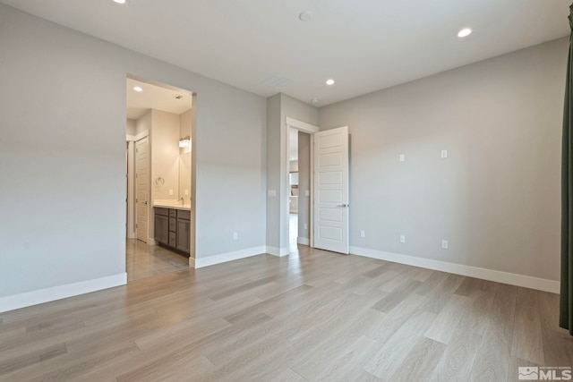 7393 Oakmont Ln, Sparks, NV 89441 - unfurnished bedroom featuring light wood-style floors, recessed lighting, baseboards, and ensuite bath