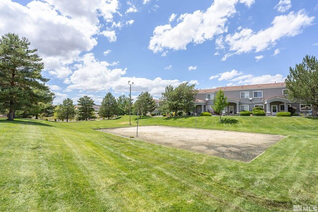 5625 Vista Luna Dr Unit 102, Sparks, NV 89436 - surrounding community featuring a yard