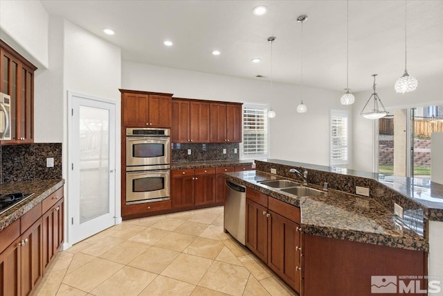 6131 Axis Dr, Sparks, NV 89436 - kitchen featuring a sink, stainless steel appliances, backsplash, a kitchen island with sink, and recessed lighting