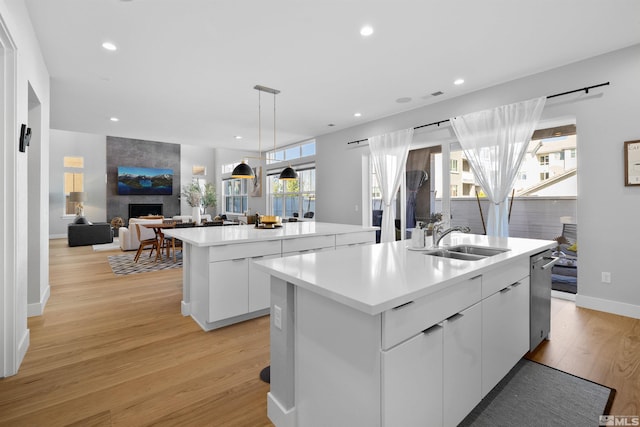 5424 Side Saddle Trl, Reno, NV 89511 - kitchen featuring a center island with sink, a sink, light wood-style floors, and recessed lighting