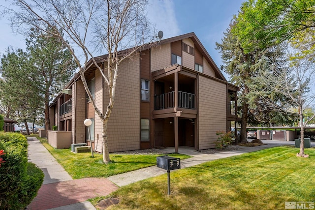 1465 E Peckham Ln Unit 9, Reno, NV 89502 - view of side of home with a yard