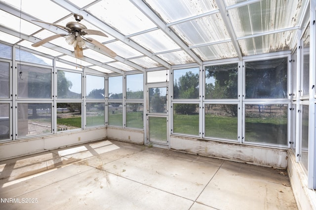 5375 Vinewood Cir, Fallon, NV 89406 - unfurnished sunroom featuring a ceiling fan