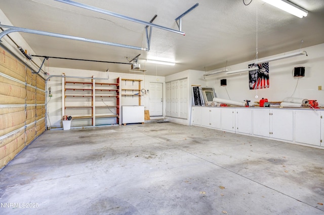 5375 Vinewood Cir, Fallon, NV 89406 - garage featuring a garage door opener
