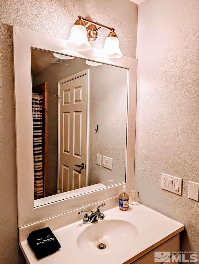 416 Quaking Aspen Ln Unit P, Stateline, NV 89449 - full bathroom with a textured wall and vanity