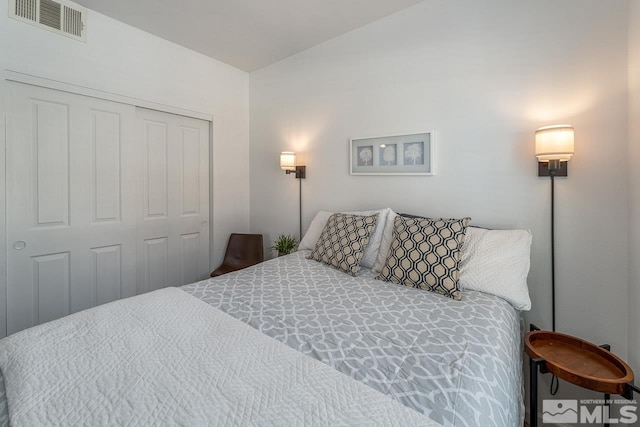 1450 Idlewild Dr Unit 1121, Reno, NV 89509 - bedroom featuring a closet and vaulted ceiling