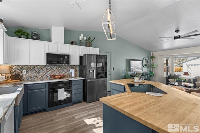 2036 Flycatcher Ct, Sparks, NV 89441 - kitchen with black appliances, backsplash, vaulted ceiling, light wood-style flooring, and ceiling fan