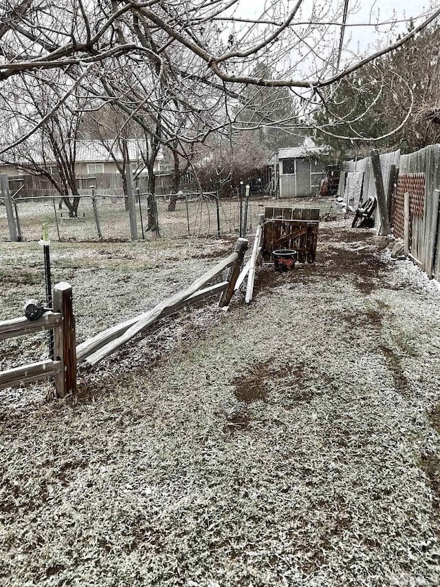 3645 Peregrine Cir, Reno, NV 89508 - view of yard featuring fence