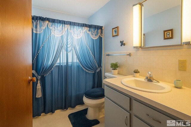 151 B St, Hawthorne, NV 89415 - full bath featuring toilet, vanity, a shower with shower curtain, and tile patterned floors