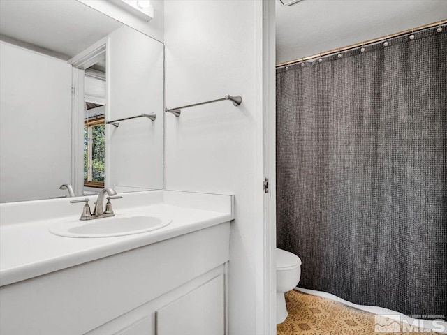 555 Tahoe Keys Blvd Unit 14, South Lake Tahoe, CA 96150 - full bath with toilet, vanity, and a shower with curtain