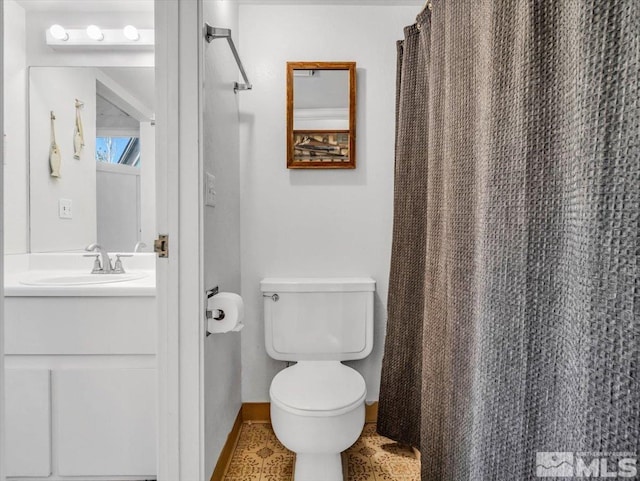 555 Tahoe Keys Blvd Unit 14, South Lake Tahoe, CA 96150 - bathroom featuring toilet, vanity, baseboards, and a shower with shower curtain