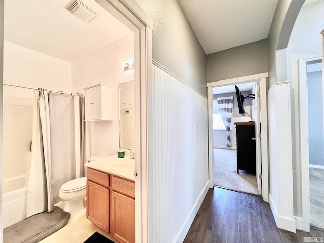 1480 Shadow Ln, Fernley, NV 89408 - full bathroom with wood finished floors, vanity, toilet, and shower / bath combo with shower curtain