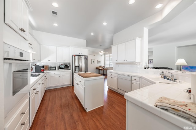 1510 Corleone Dr, Sparks, NV 89434 - kitchen featuring white appliances, a sink, wood finished floors, ceiling fan, and recessed lighting