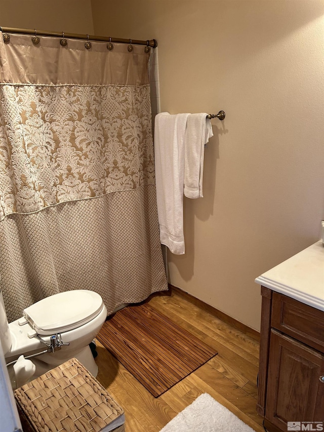 2169 Kietzke Ln Unit E, Reno, NV 89502 - full bathroom featuring wood finished floors, toilet, vanity, and a shower with curtain