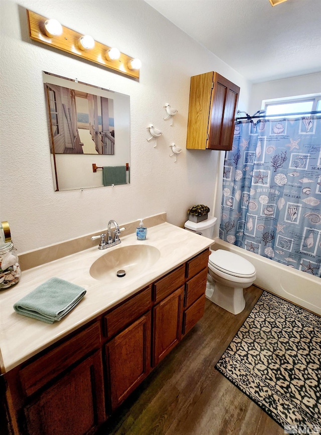 495 Burntwood St, Fallon, NV 89406 - bathroom with wood finished floors, toilet, shower / tub combo, and vanity
