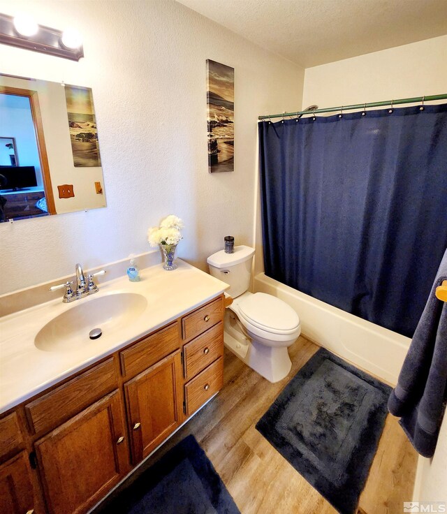 495 Burntwood St, Fallon, NV 89406 - bathroom featuring wood finished floors, vanity, shower / tub combo with curtain, toilet, and a textured wall