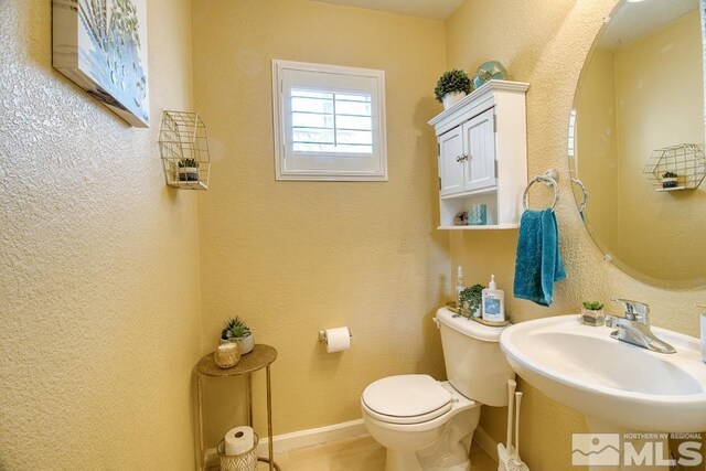 2078 Tivoli, Sparks, NV 89434 - half bathroom featuring toilet, a sink, baseboards, and a textured wall