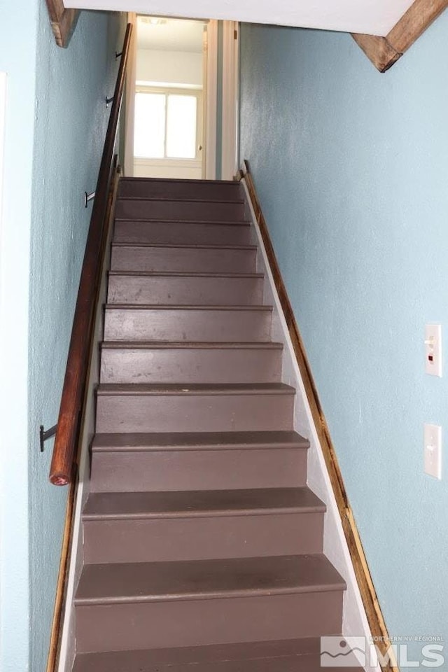 136 W First St, Winnemucca, NV 89445 - stairs with a textured wall