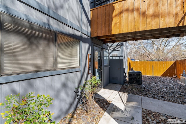 2193 Kietzke Ln Unit C, Reno, NV 89502 - view of side of home with a fenced backyard
