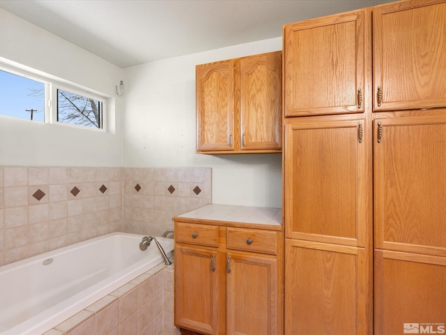 325 Stock Ln, Fernley, NV 89408 - bathroom with a garden tub