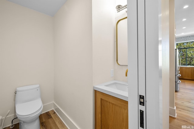 2531 Edgerock Rd, Reno, NV 89519 - half bath featuring wood finished floors, toilet, vanity, recessed lighting, and baseboards