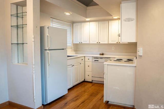 2621 Fanto Ct, Sparks, NV 89431 - kitchen with white appliances, wood finished floors, white cabinetry, ornamental molding, and light countertops