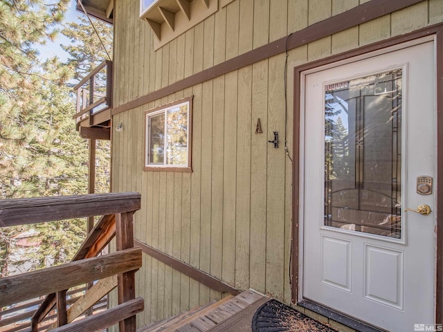 entrance to property featuring a balcony