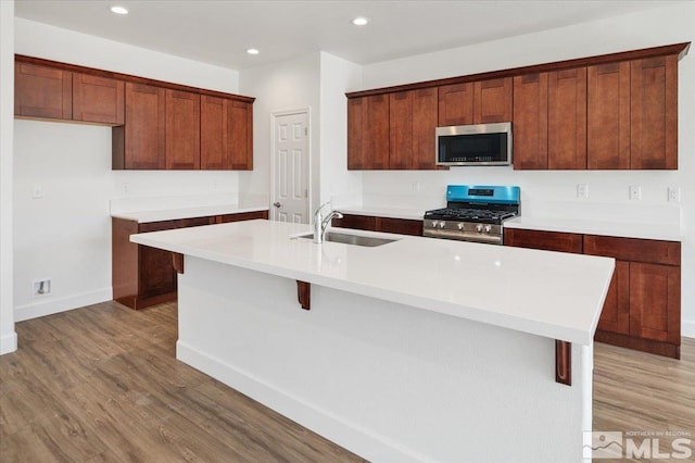 887 Agate, Fernley, NV 89408 - kitchen featuring stainless steel appliances, a sink, light wood finished floors, an island with sink, and recessed lighting