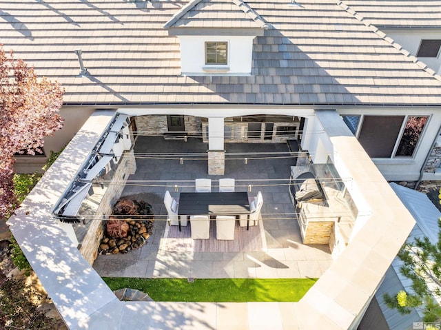 12360 High Vista Dr, Reno, NV 89511 - back of property with a patio area