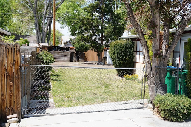 933 Cordone Ave, Reno, NV 89502 - view of yard featuring a gate