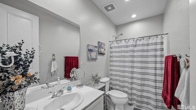 2282 Selway Dr, Sparks, NV 89436 - full bathroom featuring a textured wall, toilet, vanity, curtained shower, and recessed lighting