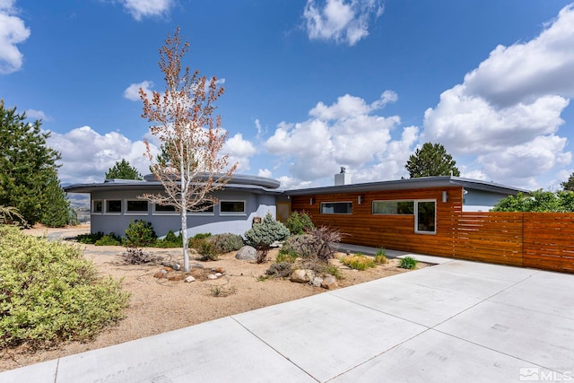 2040 Scharr Cir, Reno, NV 89509 - view of front facade featuring fence
