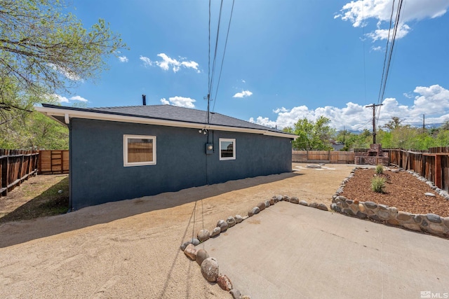 983 Melba Dr, Reno, NV 89503 - view of side of property featuring a patio, a fenced backyard, and stucco siding