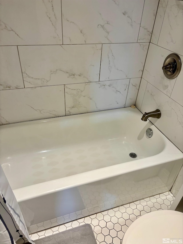 2855 Idlewild Dr Apt 124, Reno, NV 89509 - bathroom with washtub / shower combination
