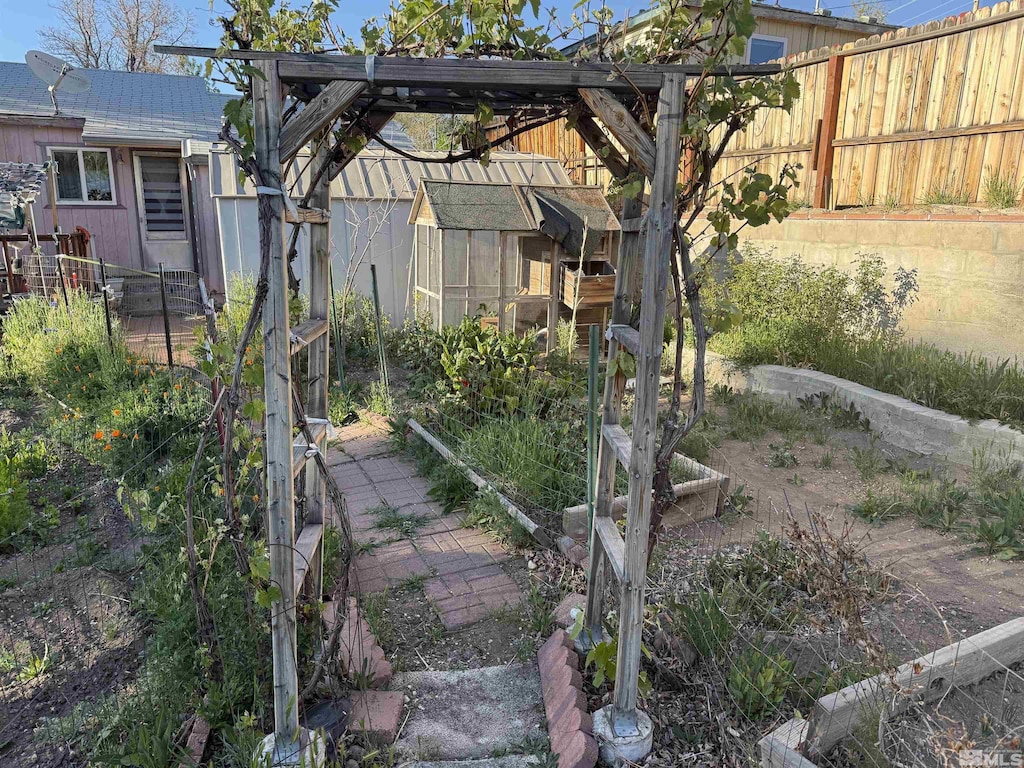 1702 Grandview Ave, Reno, NV 89503 - view of yard featuring fence and a garden
