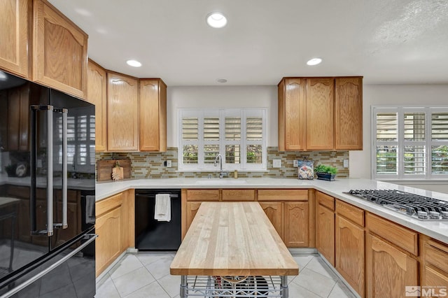 1871 Walnut Ct, Carson City, NV 89703 - kitchen featuring black appliances, a sink, healthy amount of natural light, decorative backsplash, and recessed lighting