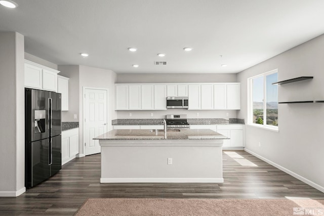 kitchen featuring stainless steel appliances, baseboards, a sink, recessed lighting, and dark wood-style flooring