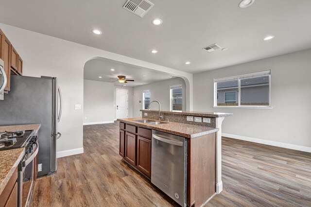 1282 Onda Verde Dr, Fallon, NV 89406 - kitchen with a sink, stainless steel appliances, arched walkways, ceiling fan, and baseboards