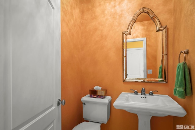 bathroom featuring a sink and toilet