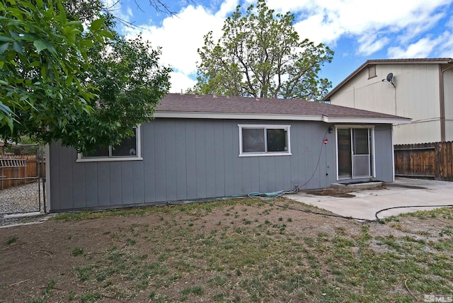 1476 Heather Ct, Sparks, NV 89434 - rear view of house with fence and a patio area