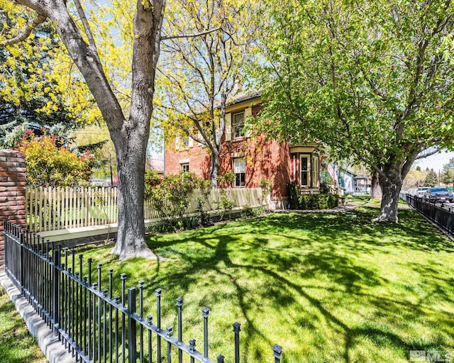 308 Thompson, Carson City, NV 89703 - view of yard