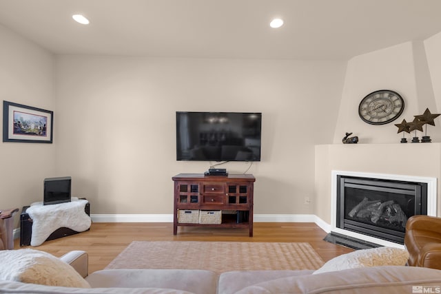 785 Sarcinella Ct, Reno, NV 89509 - living room featuring wood finished floors, recessed lighting, baseboards, and a glass covered fireplace