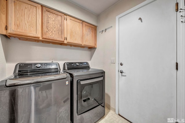 5190 Orinda Dr, Sparks, NV 89436 - laundry area with washer and dryer and cabinet space