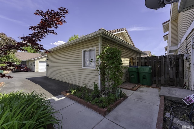 1064 Bradley Sq, Sparks, NV 89434 - view of side of home with fence