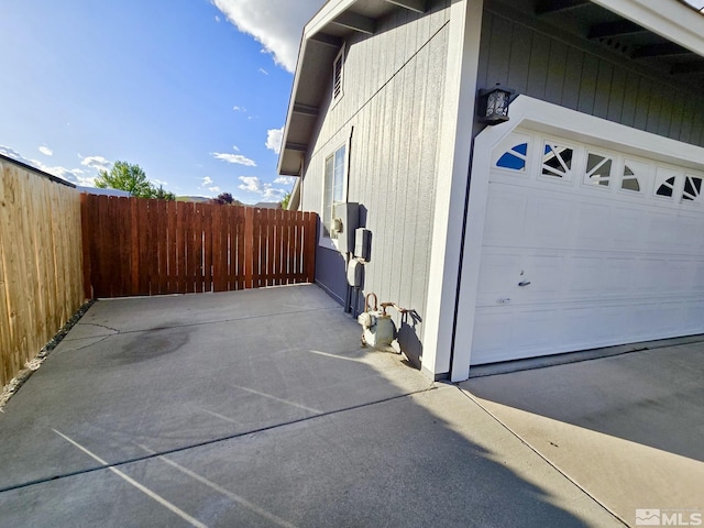 961 Ruddy Ct, Sparks, NV 89441 - garage with fence